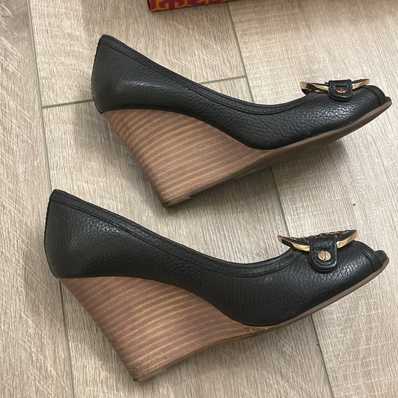 Tory Burch Amanda Open Toe Wedge - Picture 3 of 6